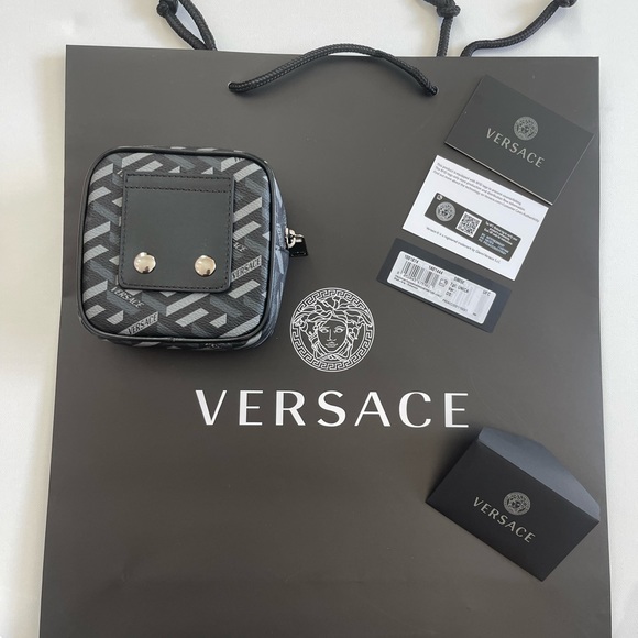 Authentic Versace Designer Belt Bags Leather - Picture 2 of 16